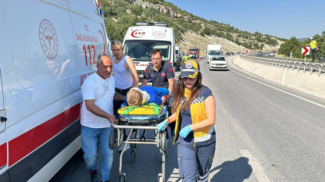 Kütahya’da yolcu otobüsü devrildi! Yaralılar var… - Resim: 9